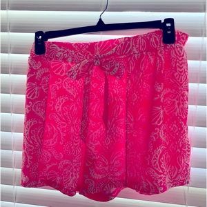 Lilly Pultzer shorts pink with white flowers with a cute bow up front size 16